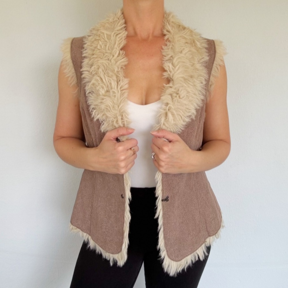 Genuine leather light brown faux fur lined hook and eye closure vest size medium